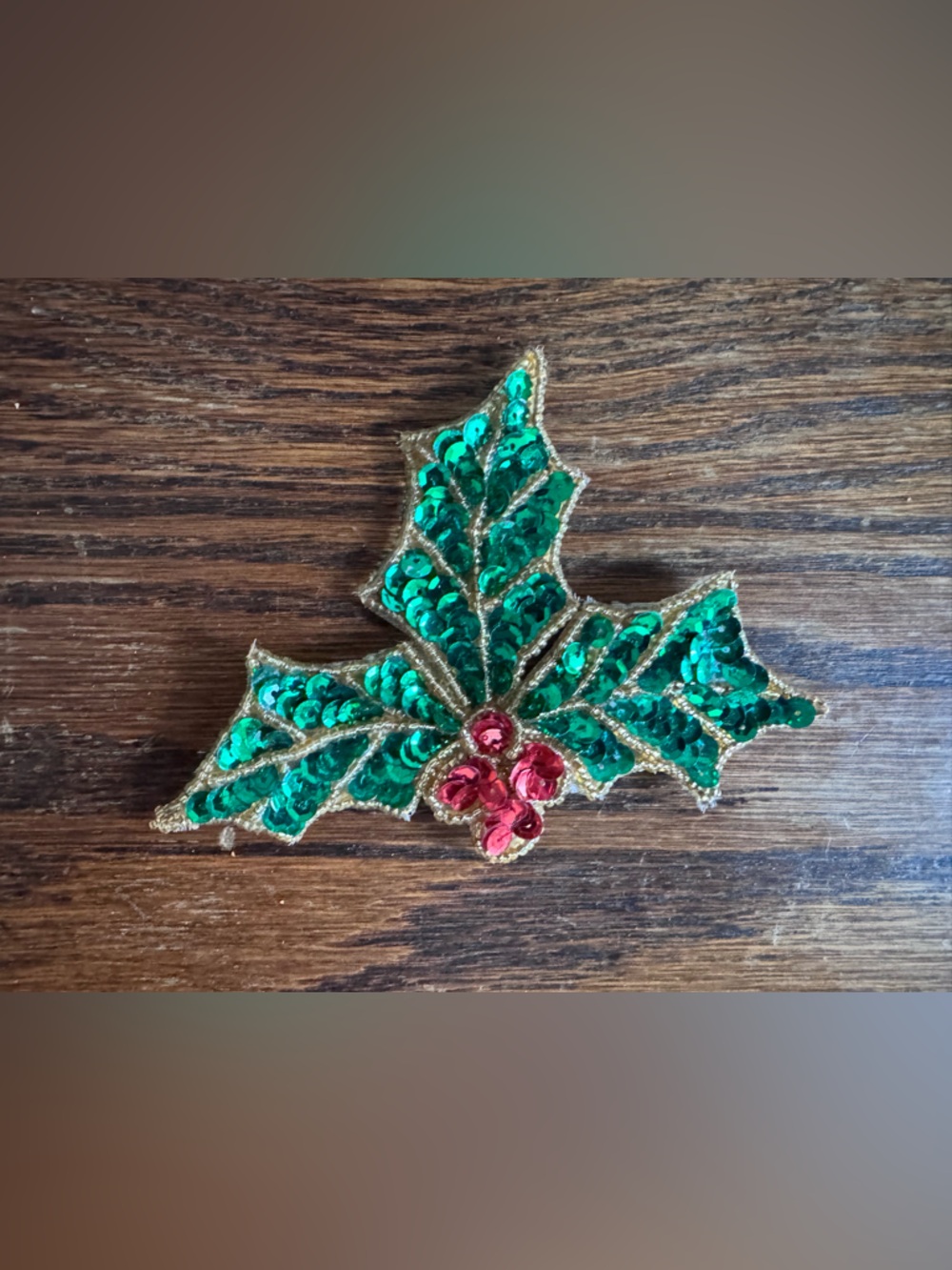 Sequin Pin Brooch “Holly Leaf with Red Berries”